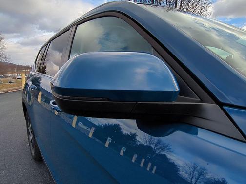 2025 Volkswagen Atlas 2.0T SE w/Technology 4MOTION