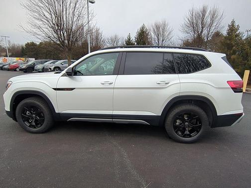 2026 Volkswagen Atlas Peak Edition