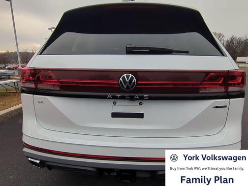Opal White Pearl 2026 Volkswagen Atlas Peak Edition
