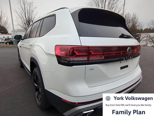 Opal White Pearl 2026 Volkswagen Atlas Peak Edition