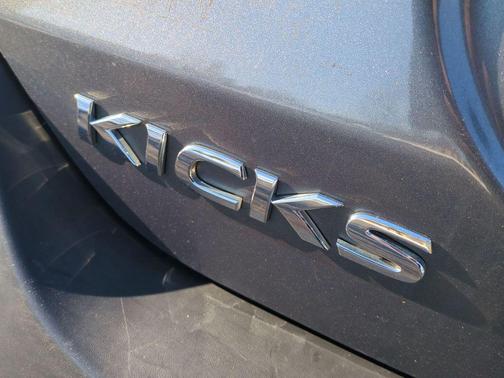 2020 Nissan Kicks SR