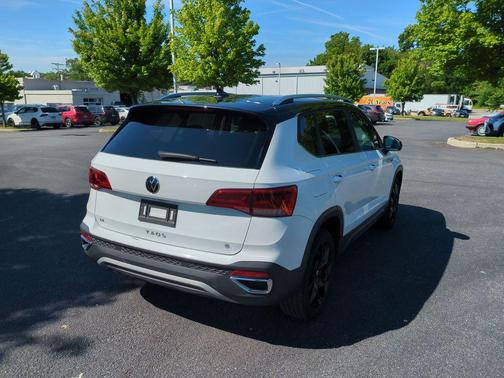 Pure White 2023 Volkswagen Taos 1.5T SE