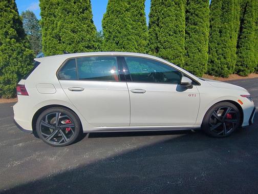 2025 Volkswagen Golf GTI 2.0T SE DSG