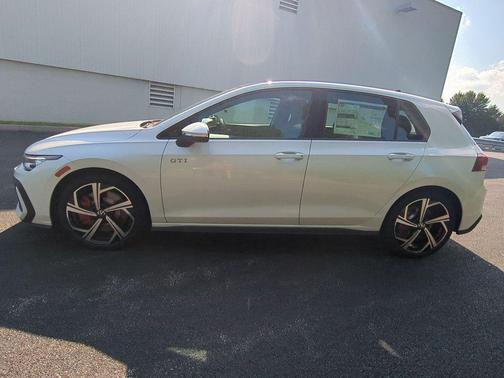 2025 Volkswagen Golf GTI 2.0T SE DSG