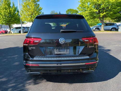 Deep Black 2021 Volkswagen Tiguan 2.0T SEL R-Line 4MOTION