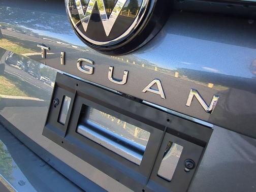 2025 Volkswagen Tiguan 2.0T SE 4MOTION