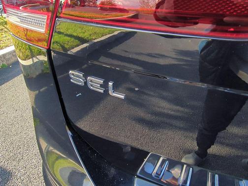 2022 Volkswagen Tiguan 2.0T SEL R-Line 4MOTION