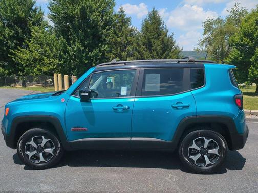 Bikini Metallic Clearcoat 2022 Jeep Renegade Trailhawk