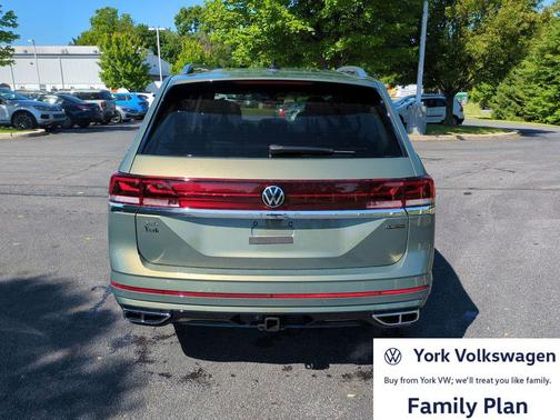 Avocado Green Pearl 2026 Volkswagen Atlas 2.0T SEL Premium R-Line 4MOTION