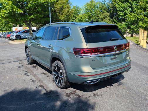 Avocado Green Pearl 2026 Volkswagen Atlas 2.0T SEL Premium R-Line 4MOTION