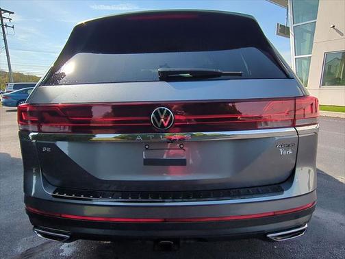 2025 Volkswagen Atlas 2.0T SE w/Technology 4MOTION