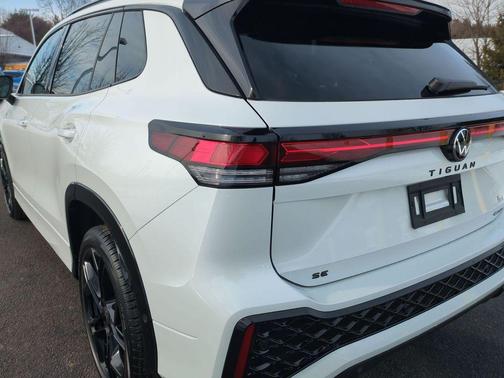 2025 Volkswagen Tiguan 2.0T SE R-Line Black 4MOTION