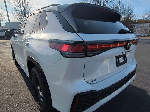 2025 Volkswagen Tiguan 2.0T SE R-Line Black 4MOTION