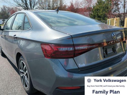 Platinum Gray Metallic 2026 Volkswagen Jetta 1.4T SE