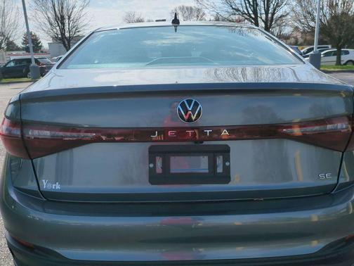 Platinum Gray Metallic 2026 Volkswagen Jetta 1.4T SE