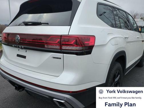 Opal White Pearl 2026 Volkswagen Atlas Peak Edition