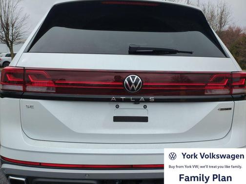 Opal White Pearl 2026 Volkswagen Atlas Peak Edition