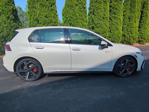 2025 Volkswagen Golf GTI 2.0T SE DSG