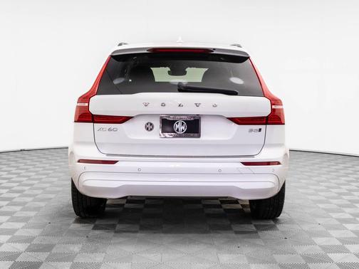 2022 Volvo XC60 B5 Momentum