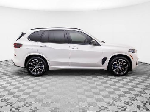 2025 BMW X5 M60i