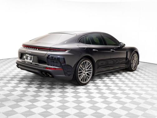 2024 Porsche Panamera 4
