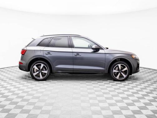 2022 Audi Q5 45 S line Prestige