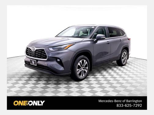 Magnetic Gray Metallic 2024 Toyota Highlander XLE