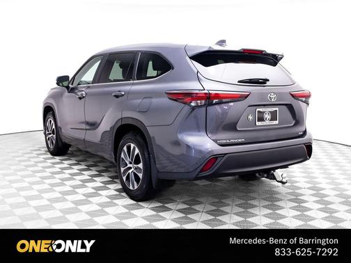 Magnetic Gray Metallic 2024 Toyota Highlander XLE