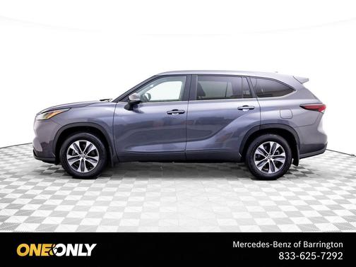 Magnetic Gray Metallic 2024 Toyota Highlander XLE