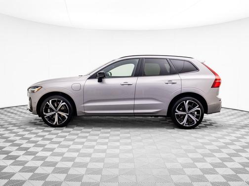 2022 Volvo XC60 Recharge Plug-In Hybrid T8 R-Design