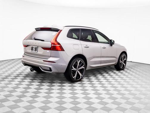 2022 Volvo XC60 Recharge Plug-In Hybrid T8 R-Design