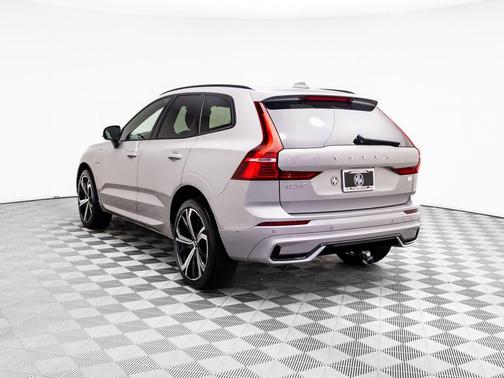 2022 Volvo XC60 Recharge Plug-In Hybrid T8 R-Design
