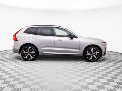 2022 Volvo XC60 Recharge Plug-In Hybrid T8 R-Design