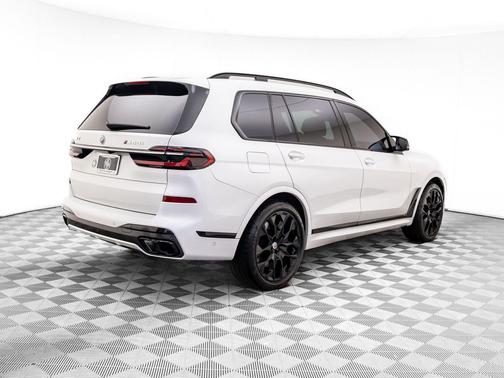2023 BMW X7 M60i
