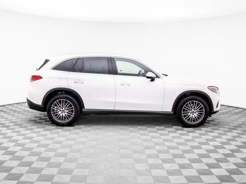 2026 Mercedes-Benz GLC 300 4MATIC