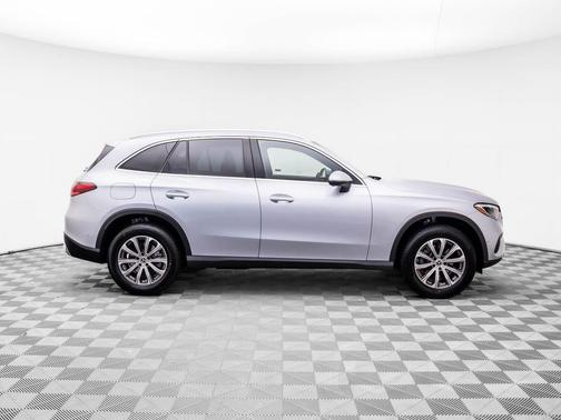 2026 Mercedes-Benz GLC 300 4MATIC