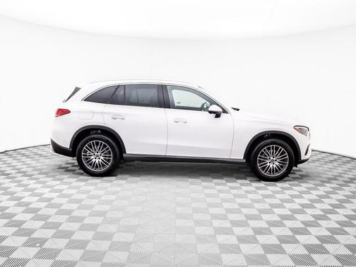 2026 Mercedes-Benz GLC 300 4MATIC