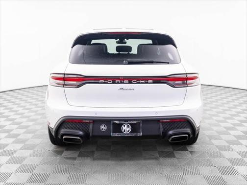 2023 Porsche Macan Base