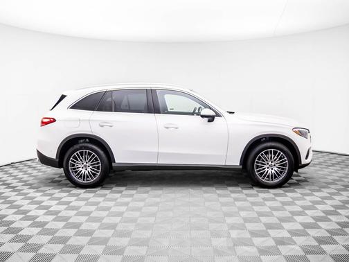 2026 Mercedes-Benz GLC 300 4MATIC