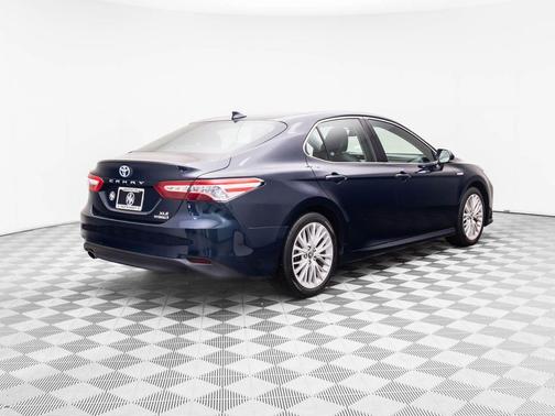 2019 Toyota Camry Hybrid XLE