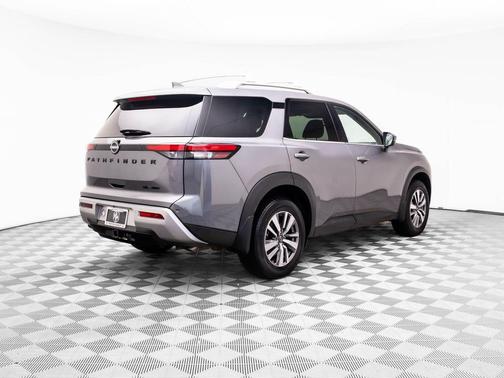 2022 Nissan Pathfinder SL 4WD