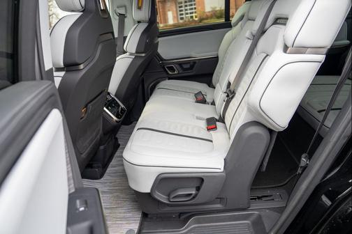 2023 Rivian R1S Adventure