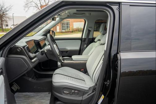 2023 Rivian R1S Adventure