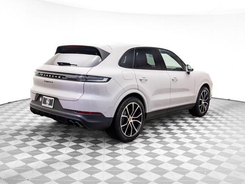 2024 Porsche Cayenne S
