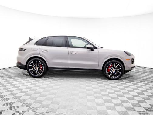 2024 Porsche Cayenne S