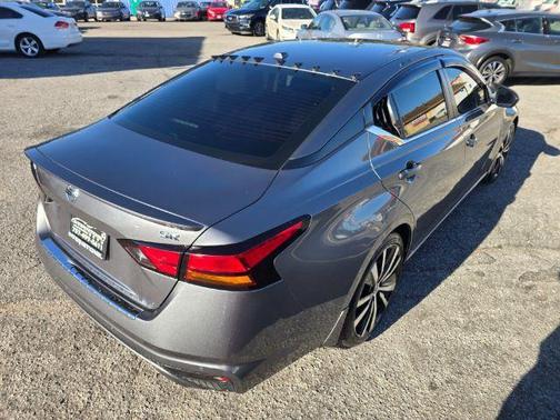 2022 Nissan Altima SR FWD