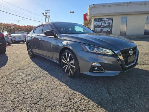 2022 Nissan Altima SR FWD