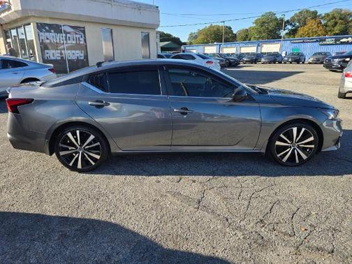 2022 Nissan Altima SR FWD