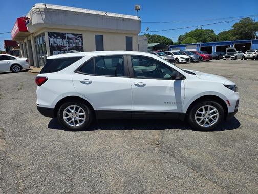Summit White 2022 Chevrolet Equinox LS