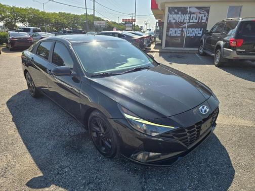2021 Hyundai ELANTRA SEL